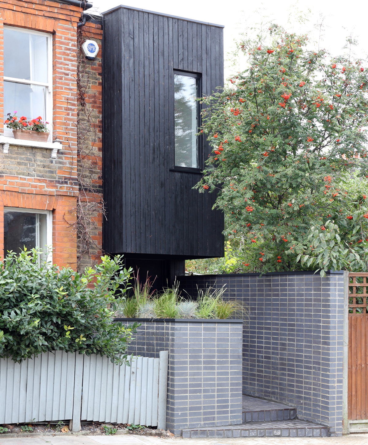 a new house in Lutwyche Road with Ketley Staffs blue Class A facing bricks by Studio BAM image by Niki Borowiecki